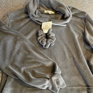 Wallflower fleece turtleneck size large